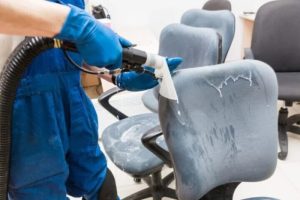 Cách làm sạch ghế xoay văn phòng